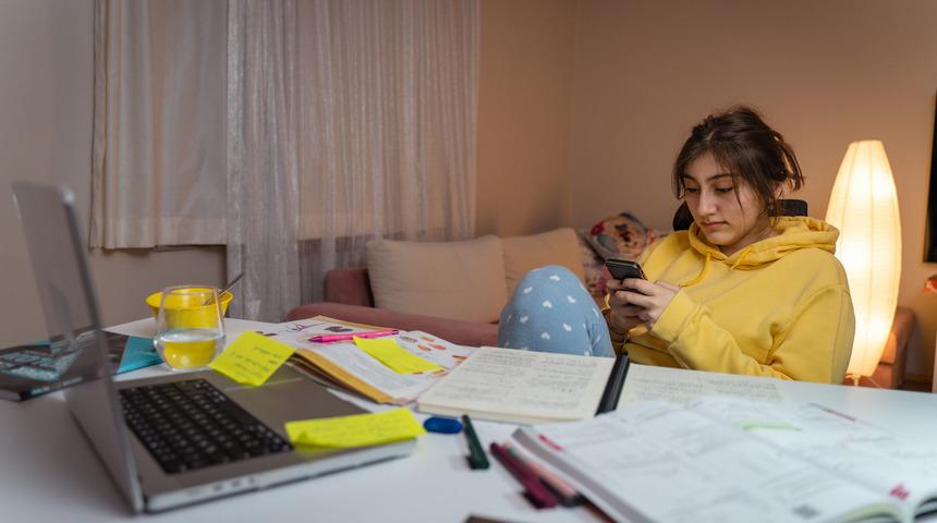 Ders çalışırken dikkat dağınıklığı nasıl önlenir?