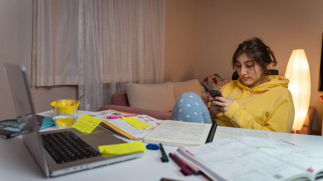 Ders çalışırken dikkat dağınıklığı nasıl önlenir?