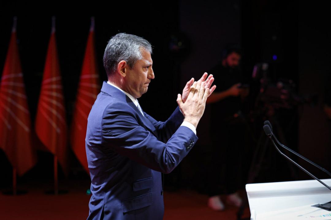 Özgür Özel Tüylerim diken diken oldu diyerek rest çekti: "Her şeyi göze aldık! Bizi döve döve atarlar" 1