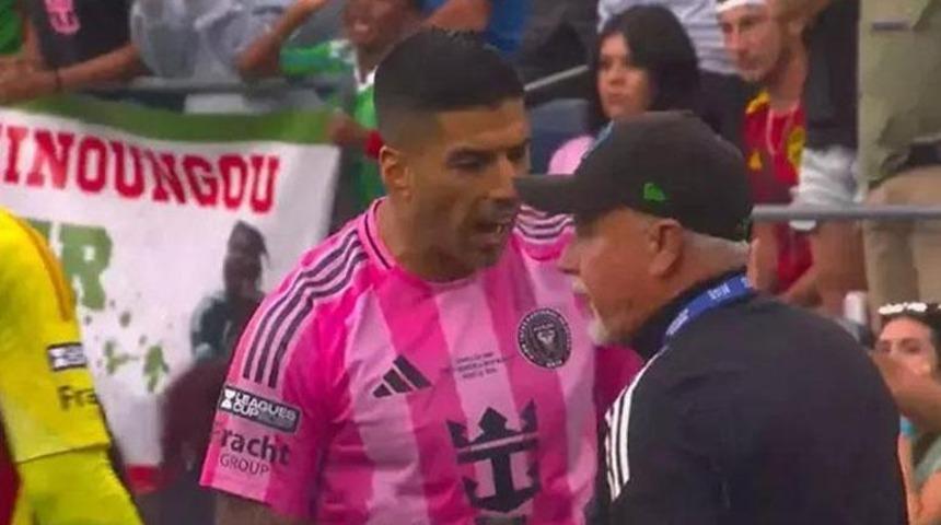 Daha önce ısırmıştı, şimdi tükürdü! Luis Suarez skandallara son vermiyor... Men cezası aldı