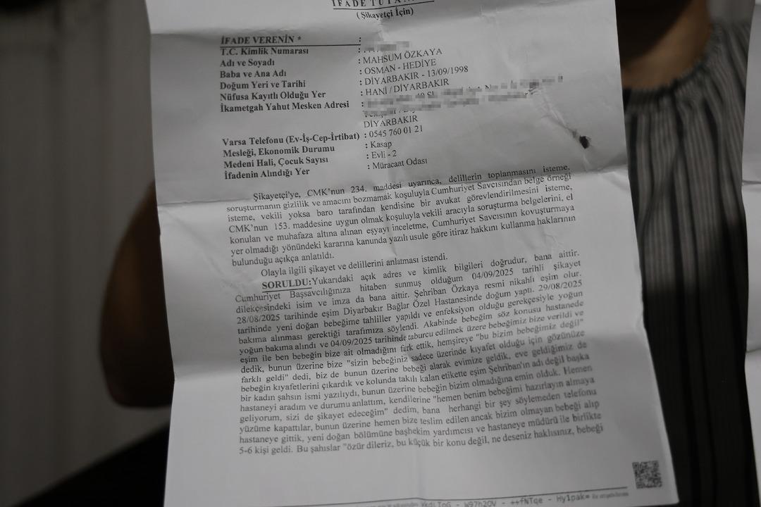 Yer Diyarbakır... Akılalmaz yenidoğan skandalı: Aileye yanlış bebek teslim edildi! Gerçek bileklikle ortaya çıktı! 4