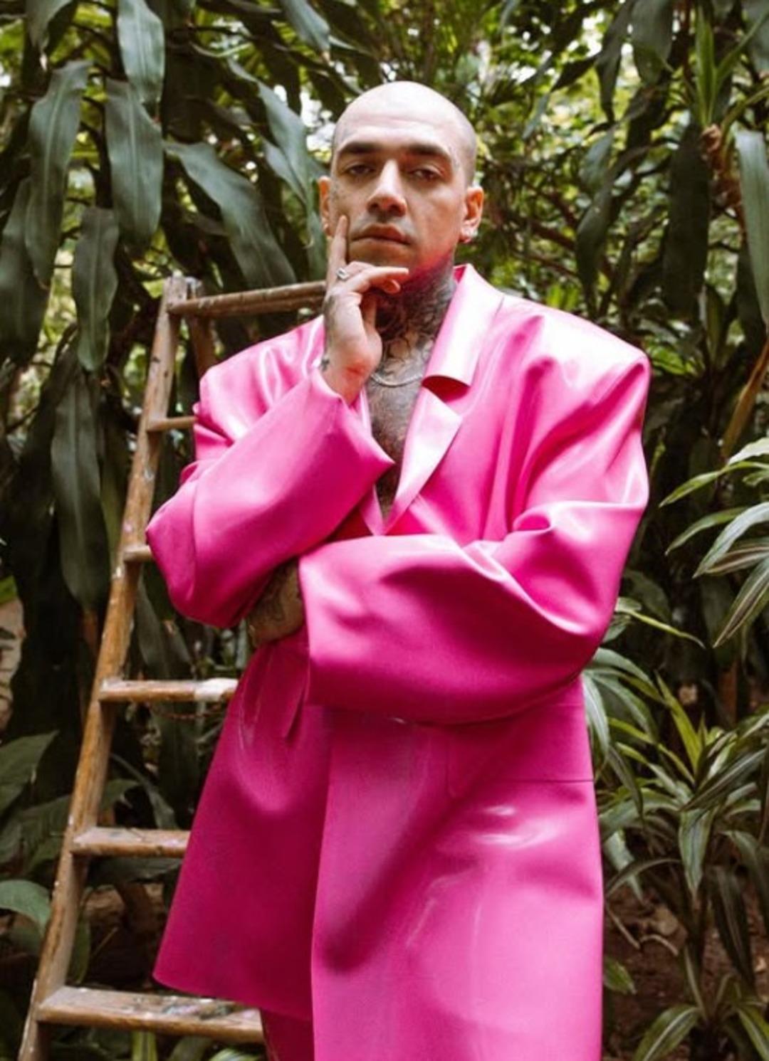 Türkiye yi terk etmişti! Ünlü rapçi Ezhel yine kendini tutamadı!  Keşke hain olaydım   1