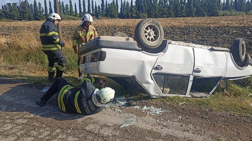 Takla atarak ters dönen otomobildeki 2 kişi yaralandı