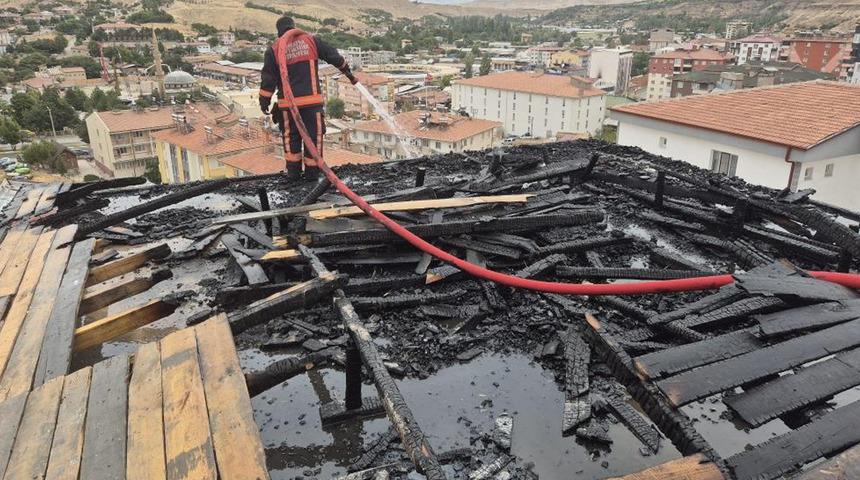 Malatya’da korkutan çatı yangını