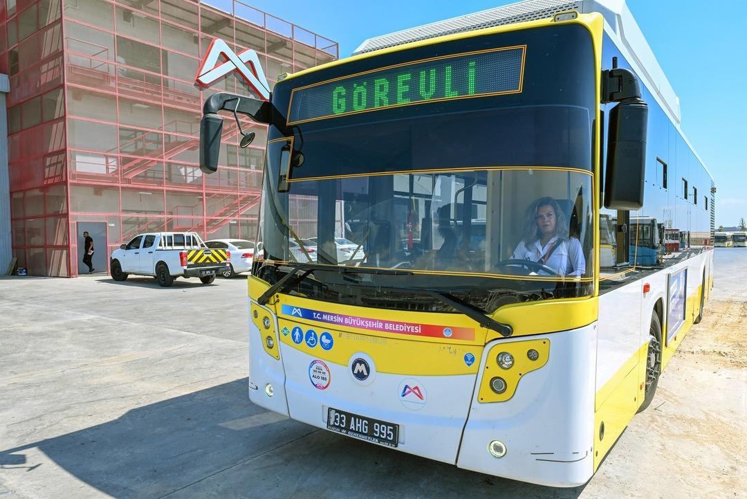 Hayat şartları zorlaşınca ücretsiz kursa yazıldı: Mersin de 2 çocuk annesi otobüs şoförü oldu! 2