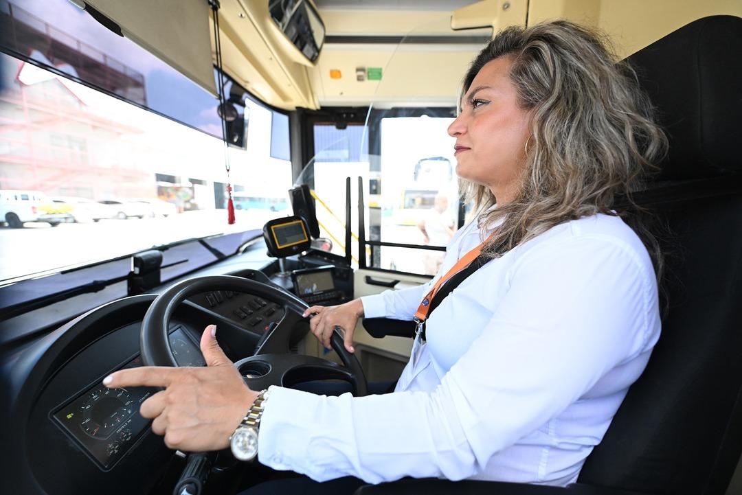 Hayat şartları zorlaşınca ücretsiz kursa yazıldı: Mersin de 2 çocuk annesi otobüs şoförü oldu! 1