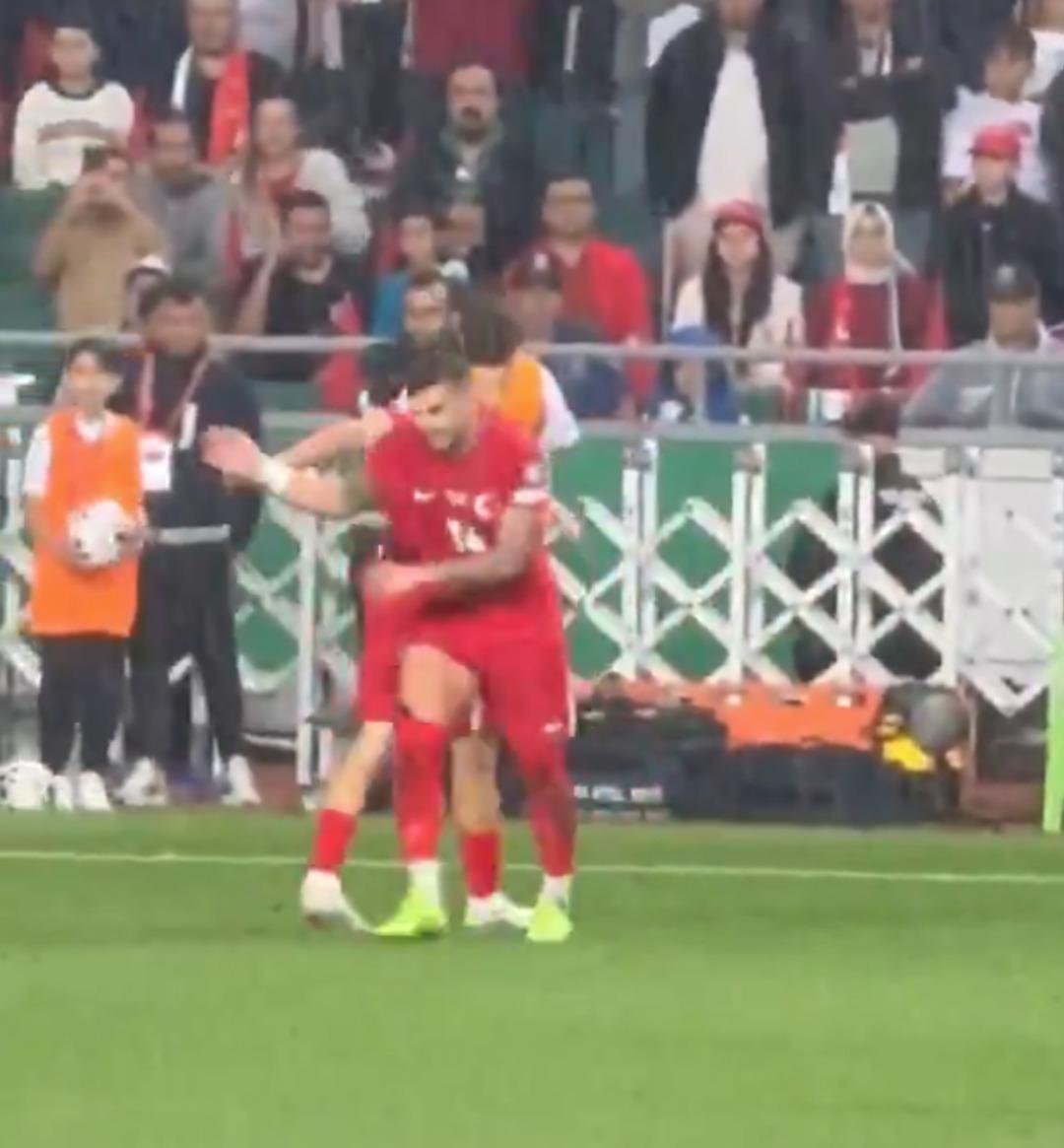 A Milli Takım ın 6-0 lık İspanya mağlubiyeti sonrası takım karıştı! Birbirlerini sildiler... O görüntüler herkesi şaşırttı 1