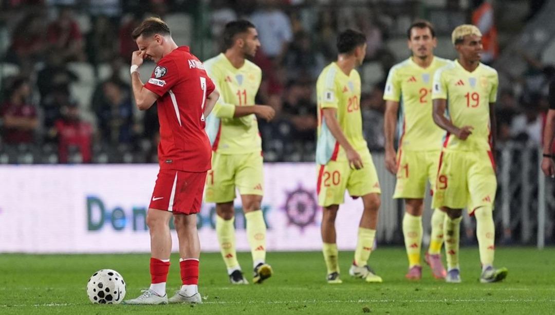 A Milli Takım ın 6-0 lık İspanya mağlubiyeti sonrası takım karıştı! Birbirlerini sildiler... O görüntüler herkesi şaşırttı 3
