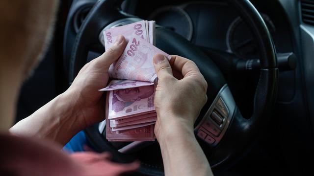 Ayda 12 bin TL ödeyerek... Taşıt kredisi faizleri düşüyor! İkinci el araç alacaklara 'acil' uyarısı