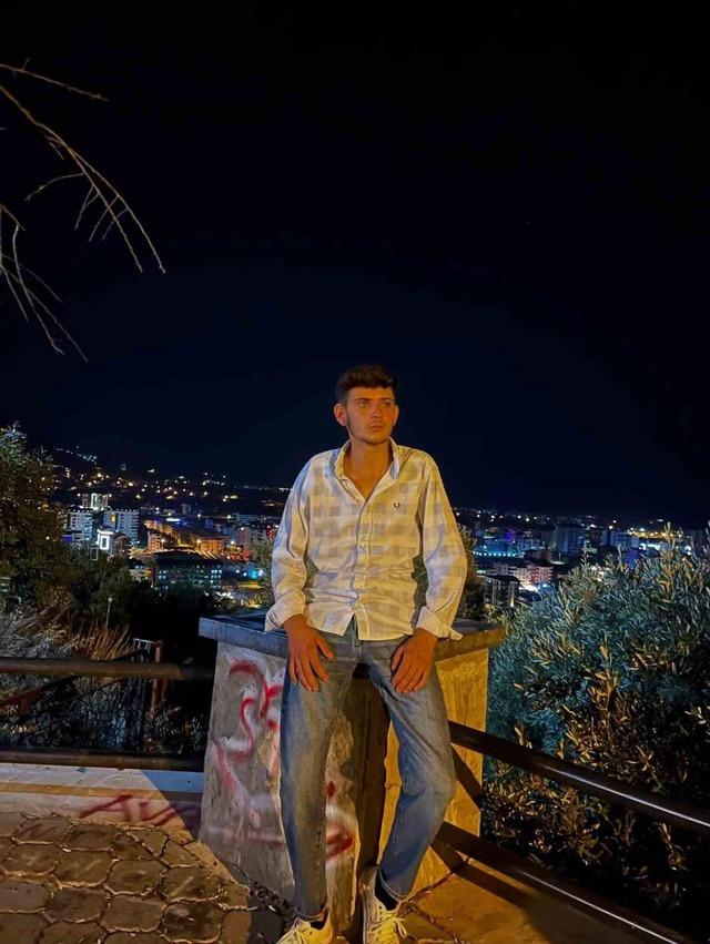 Antalya’da kazada hayatını kaybeden çocuk toprağa verildi 4