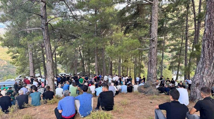 Antalya’da kazada hayatını kaybeden çocuk toprağa verildi