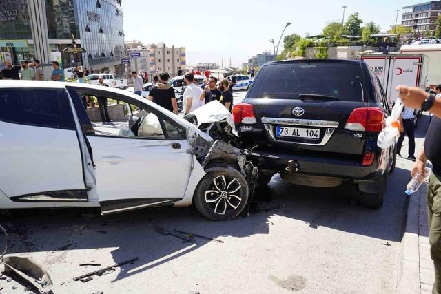 Şırnak’ta zincirleme kaza: 3 yaralı 3