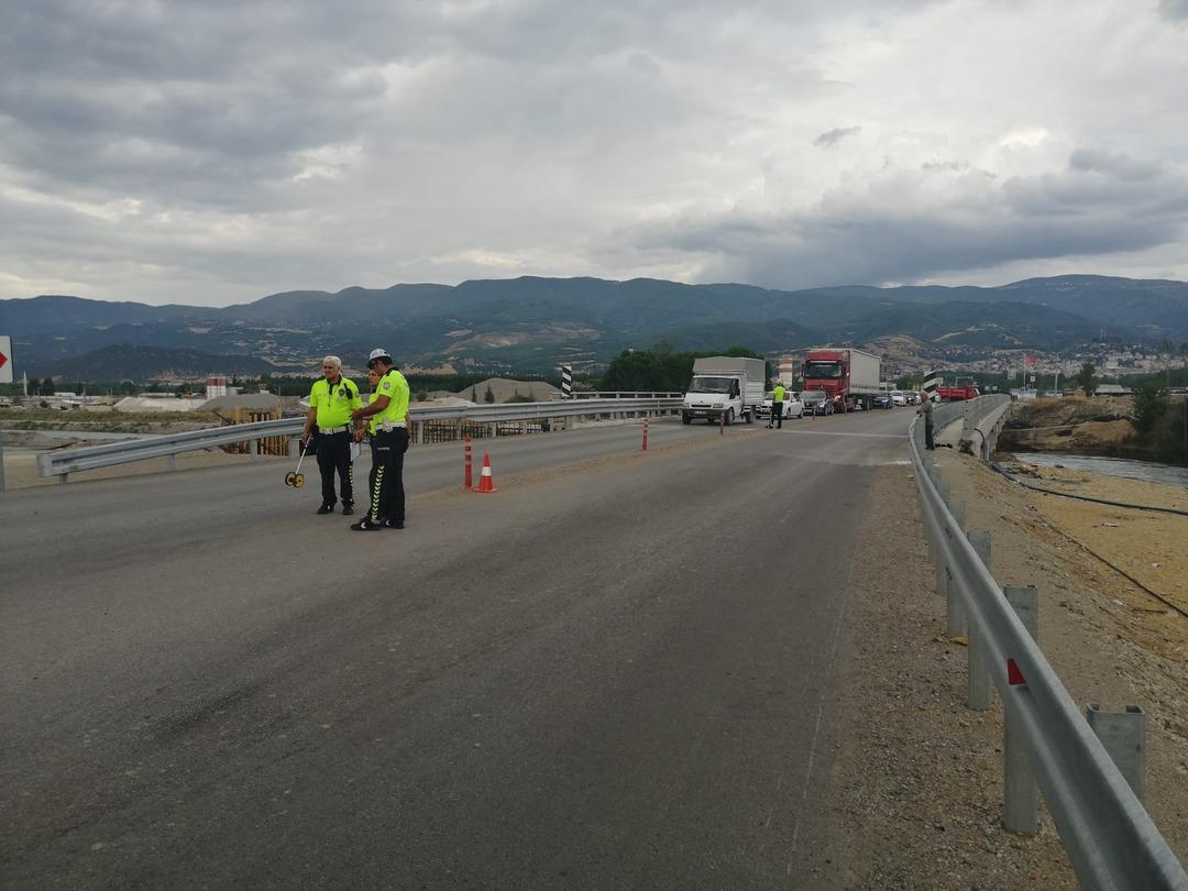 Fındık işçilerini taşıyan minibüs ile kamyon çarpıştı: Çok sayıda yaralı var! 2