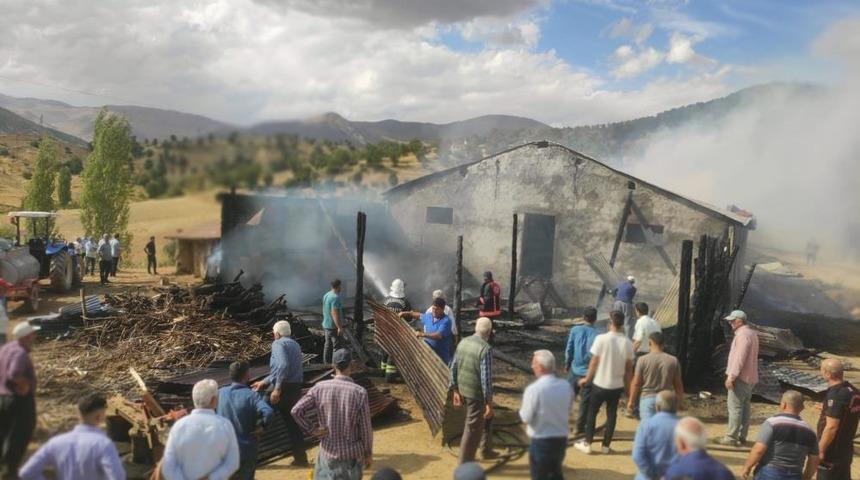 Malatya'da ahır yangını: 10 büyükbaş hayvan telef oldu