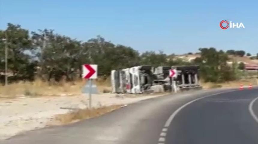 Facia ucuz atlatıldı! Balıkesir'de amonyum yüklü tır kaza yaptı; 1 yaralı