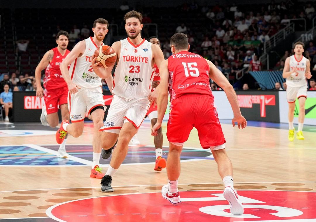EuroBasket 2025 te 12 Dev Adam yarı finalde! Çeyrek finalde Polonya yı da geçerek tarih yazıyoruz... 2