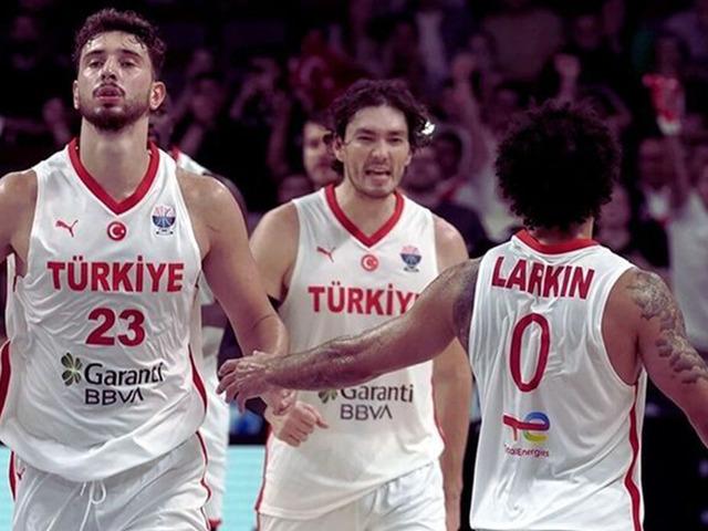 12 Dev Adam'dan tarihi adım! Yarı Finaldeyiz...