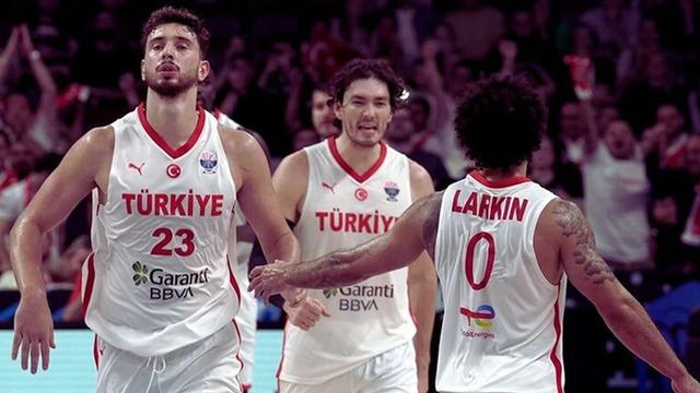 EuroBasket 2025'te 12 Dev Adam yarı finalde! Çeyrek finalde Polonya'yı da geçerek tarih yazıyoruz...