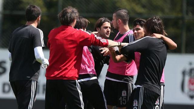 Beşiktaş idmanında yumruklar konuştu