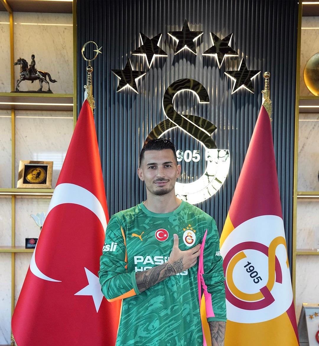 Galatasaray ın efsane kalecileri Uğurcan Çakır için video paylaştı! Sarı kırmızılıların paylaşımı sosyal medyada patladı... 5