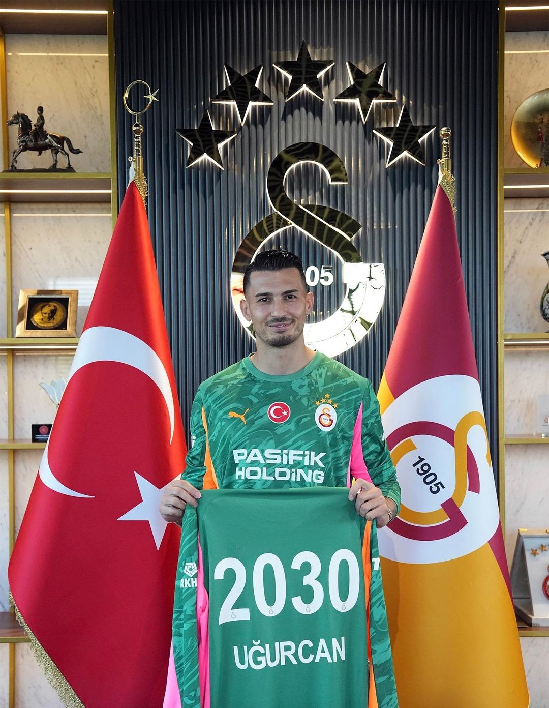Galatasaray ın efsane kalecileri Uğurcan Çakır için video paylaştı! Sarı kırmızılıların paylaşımı sosyal medyada patladı... 6