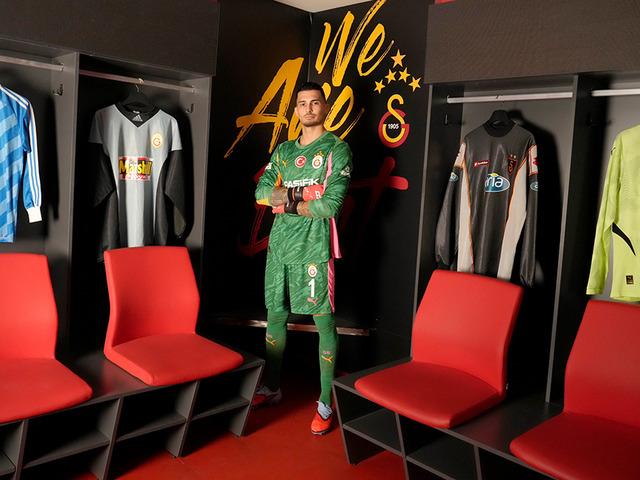 Galatasaray'ın efsane kalecileri Uğurcan Çakır için video paylaştı! Sarı kırmızılıların paylaşımı sosyal medyada patladı... 