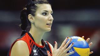 Voleybolun Demir Leydi'siydi! Filenin Sultanları'ndan Neslihan Demir yeniden sahaya çıktı! 'Efsane geri döndü'
