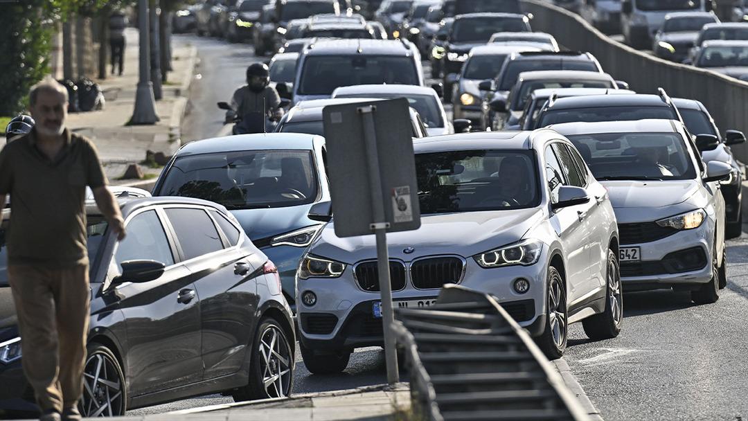 İstanbul da haftanın üçüncü iş gününde trafik felç! Yoğunluk yüzde 72 ye çıktı 2