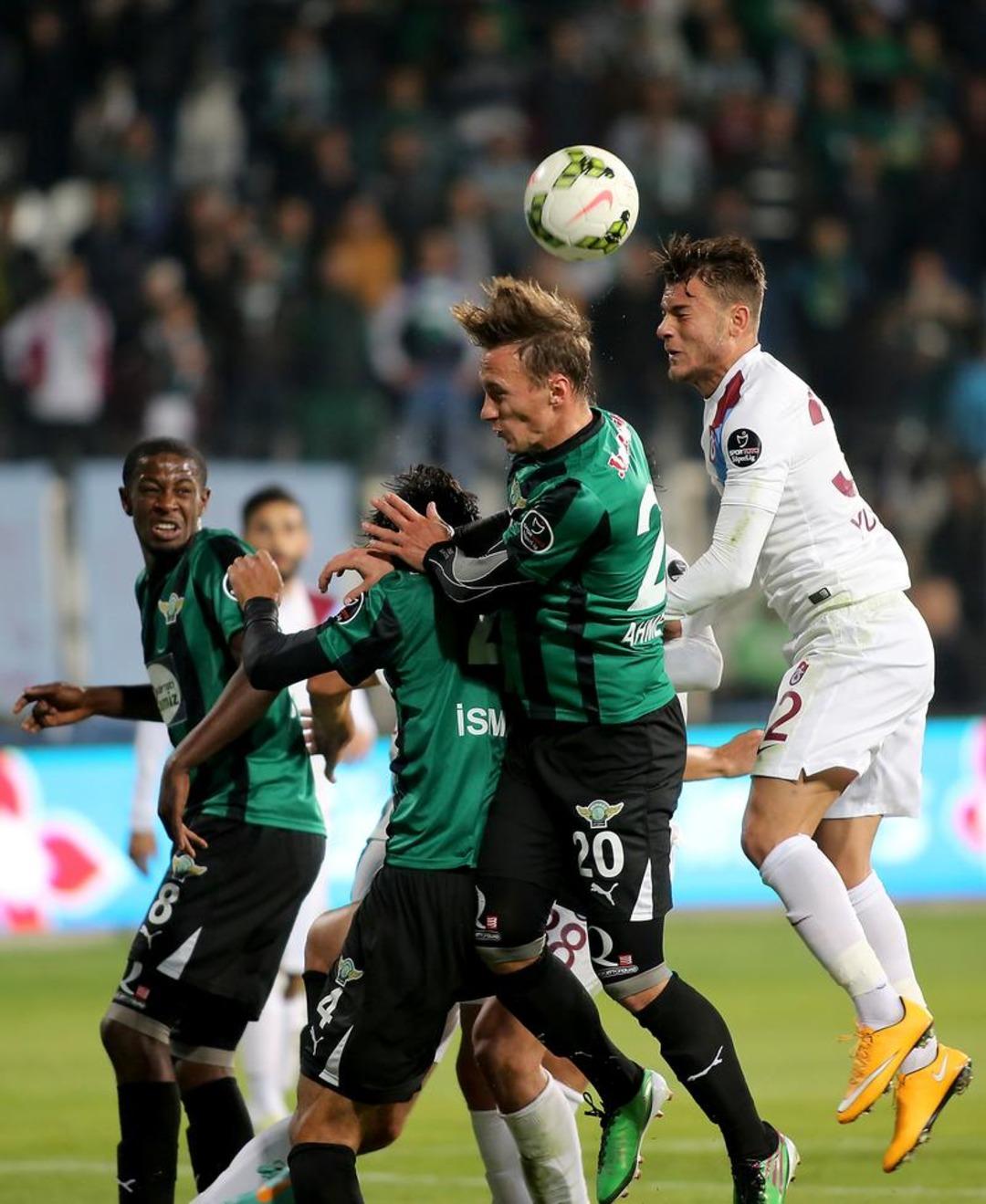 Akhisar-Trabzonspor ma&ccedil;ından kareler