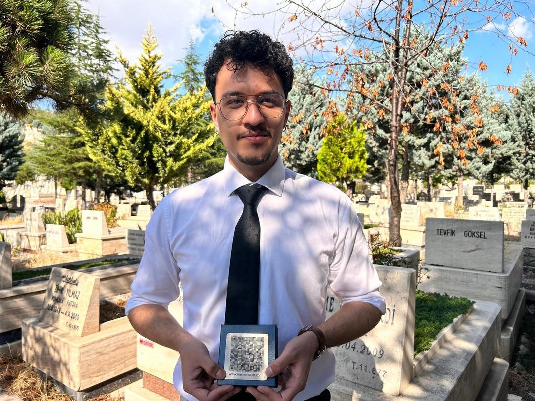 İlk defa Ankara da kullanılmaya başlandı! Artık mezarlarda son model: QR kodlu anı  3