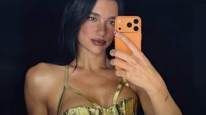 Tanıtımı saatler önce yapıldı! Ünlü şarkıcı Dua Lipa, iPhone 17 Pro'yu hemen kaptı! Sosyal medya onu konuştu