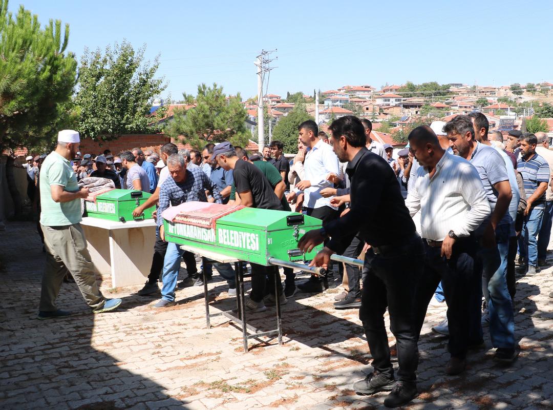 Afyonkarahisar da korkunç cinayet! Boşandığı gün eşini ve kayınvalidesini katletti, baldızını ağır yaraladı! 4