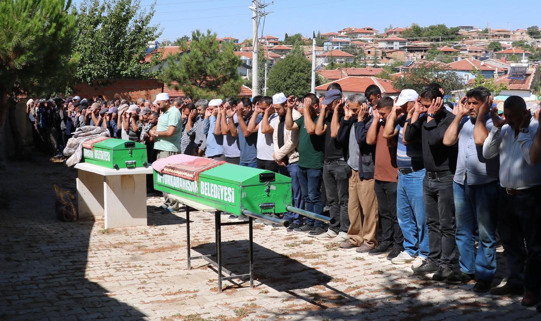 Afyonkarahisar da korkunç cinayet! Boşandığı gün eşini ve kayınvalidesini katletti, baldızını ağır yaraladı! 3