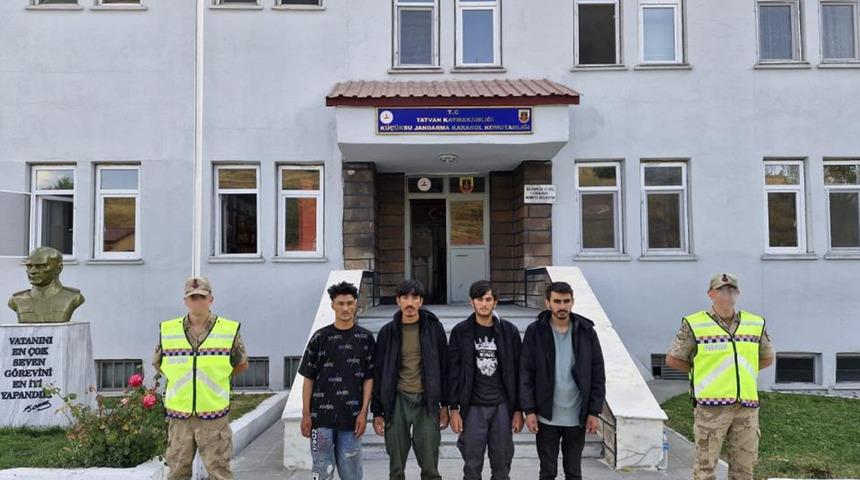 Tatvan’da 4 düzensiz göçmen yakalandı
