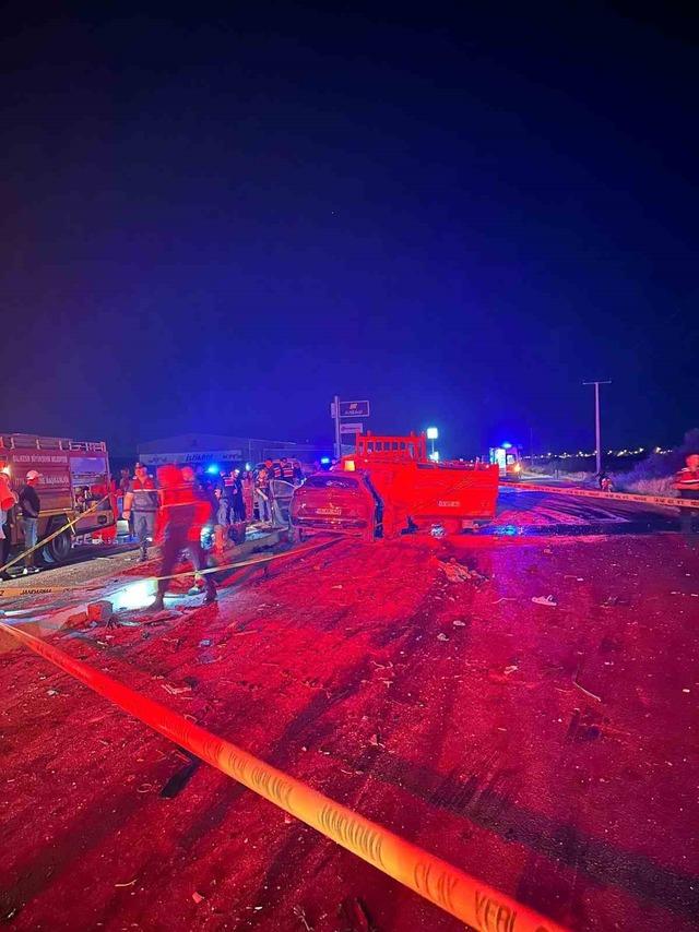 Ayvalık’ta trafik kazası: 1 ölü, 2 ağır yaralı 4