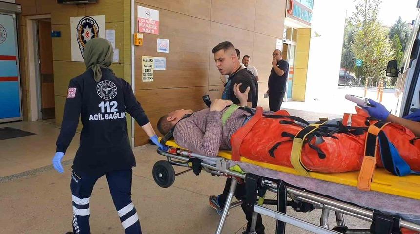 Üzerine sunta düşen işçinin bacakları kırıldı