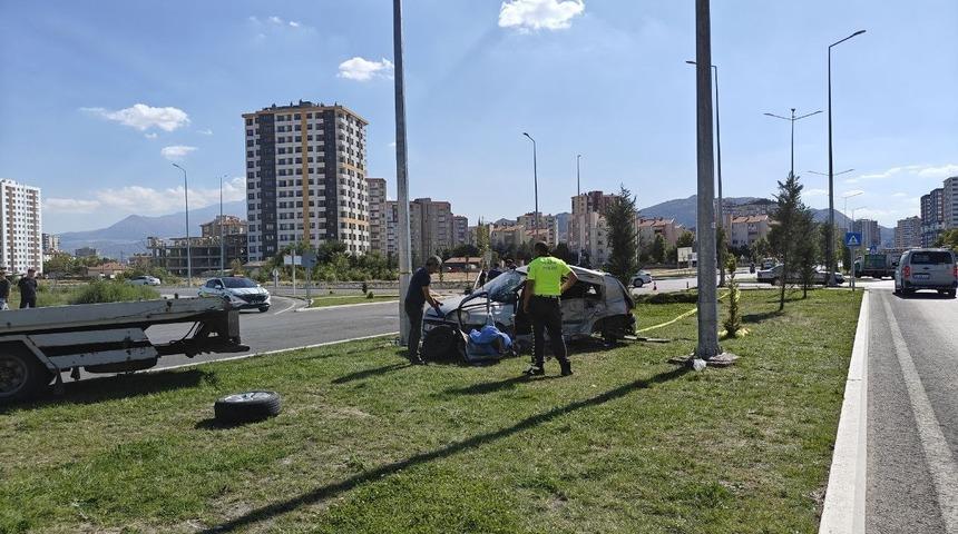 Kayseri’de otomobiller çarpıştı: 2 ölü, 2 yaralı