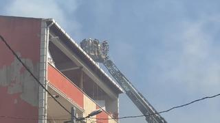 Avcılar’da bir binanın çatısında çıkan yangın 3 binaya sıçradı