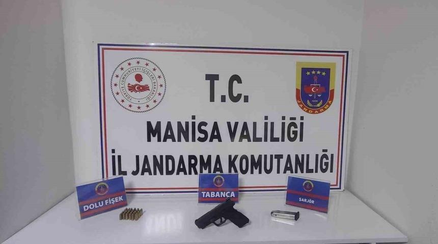 Şüphe üzerine üstü aranan şahıstan tabanca ve mermi çıktı