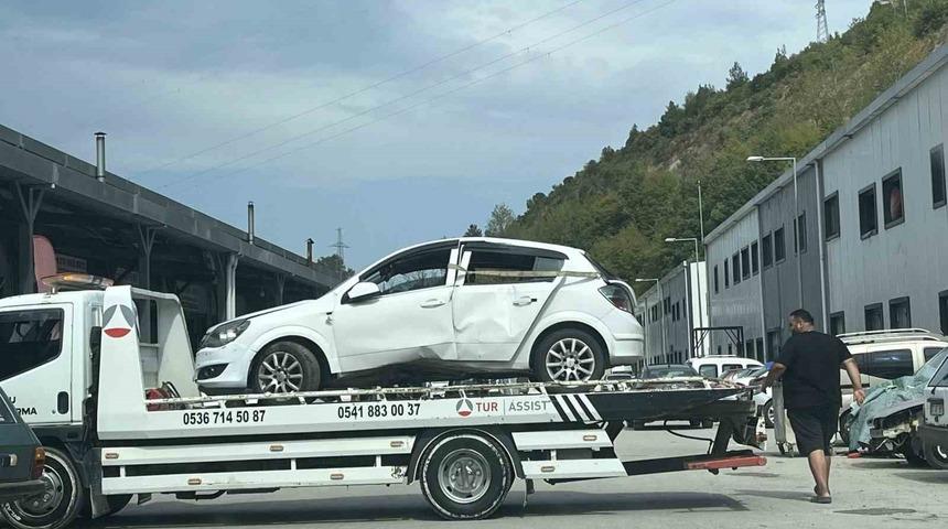 Araca giren arı, kazaya yol açtı: 2 yaralı