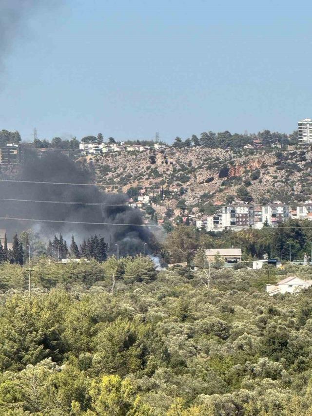 Antalya’da hurdacıda çıkan yangın söndürüldü 1