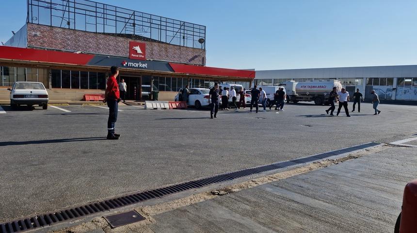 Omuz atma tartışmasında iki aile birbirine girdi