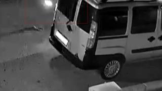 Otomobillerin lastiklerine zarar veren şahıs kameralara yakalandı