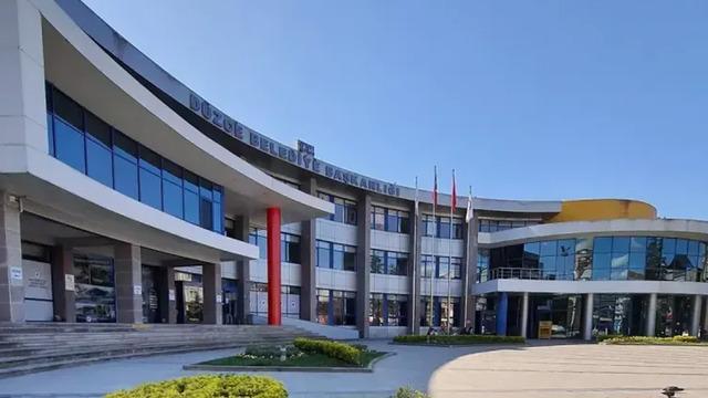 Bir kadının çöp topladığı  görüntüler sonrası Düzce Belediyesi'nden açıklama