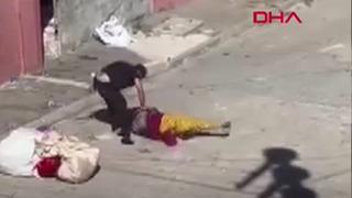 Sokakta ortasında tartıştığı eşini darp etti! O anlar kameralara yansıdı: Saldırgan ise gözaltına alındı