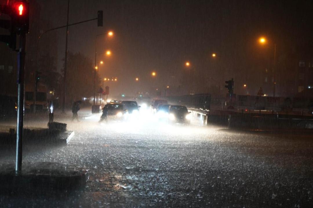 Samsun da sağanak yağış: Atakum da ev ve iş yerlerini su bastı 1