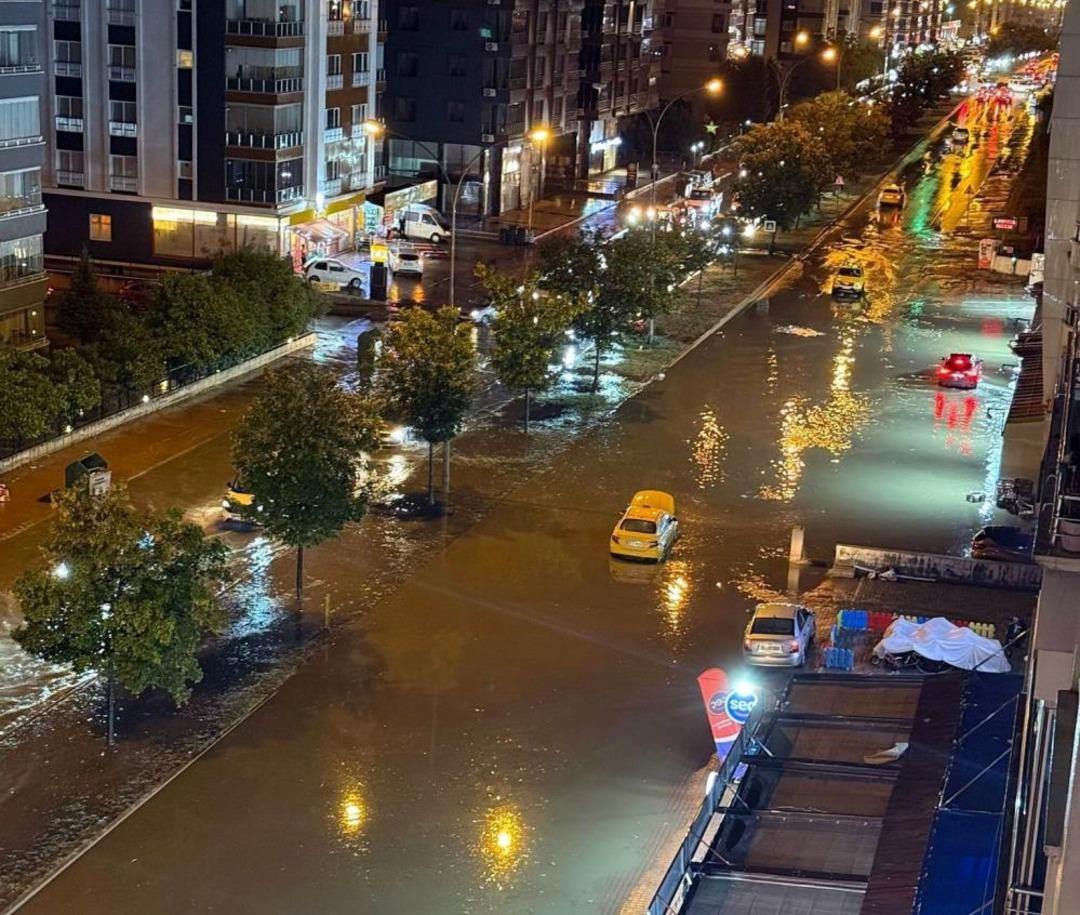 Samsun da sağanak yağış: Atakum da ev ve iş yerlerini su bastı 2