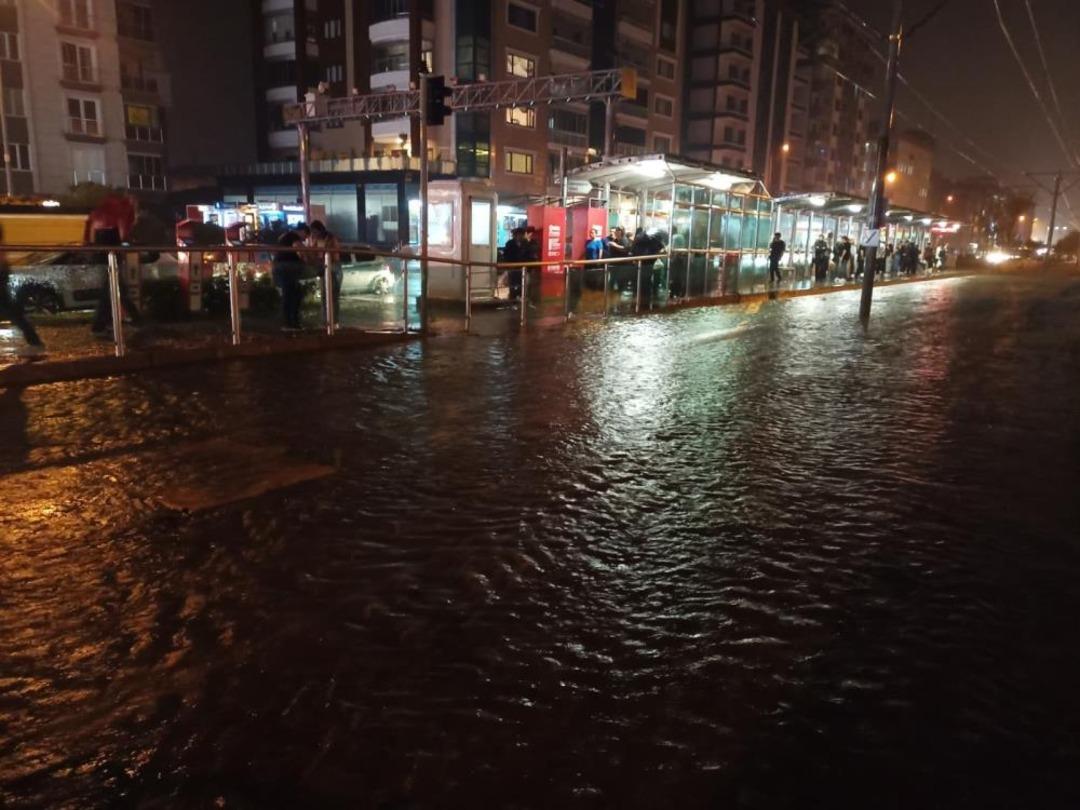 Samsun da sağanak yağış: Atakum da ev ve iş yerlerini su bastı 3