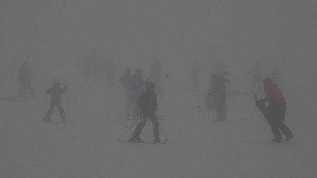 Uludağ yoğun kar ve sise rağmen doldu taştı
