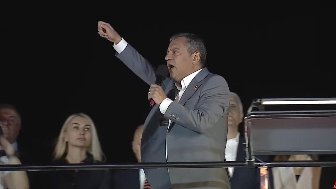 CHP lideri Özgür Özel, Çözdük diyerek açıkladı: "Bu kumpası da iş birlikçilerini de gömeceğiz" 2